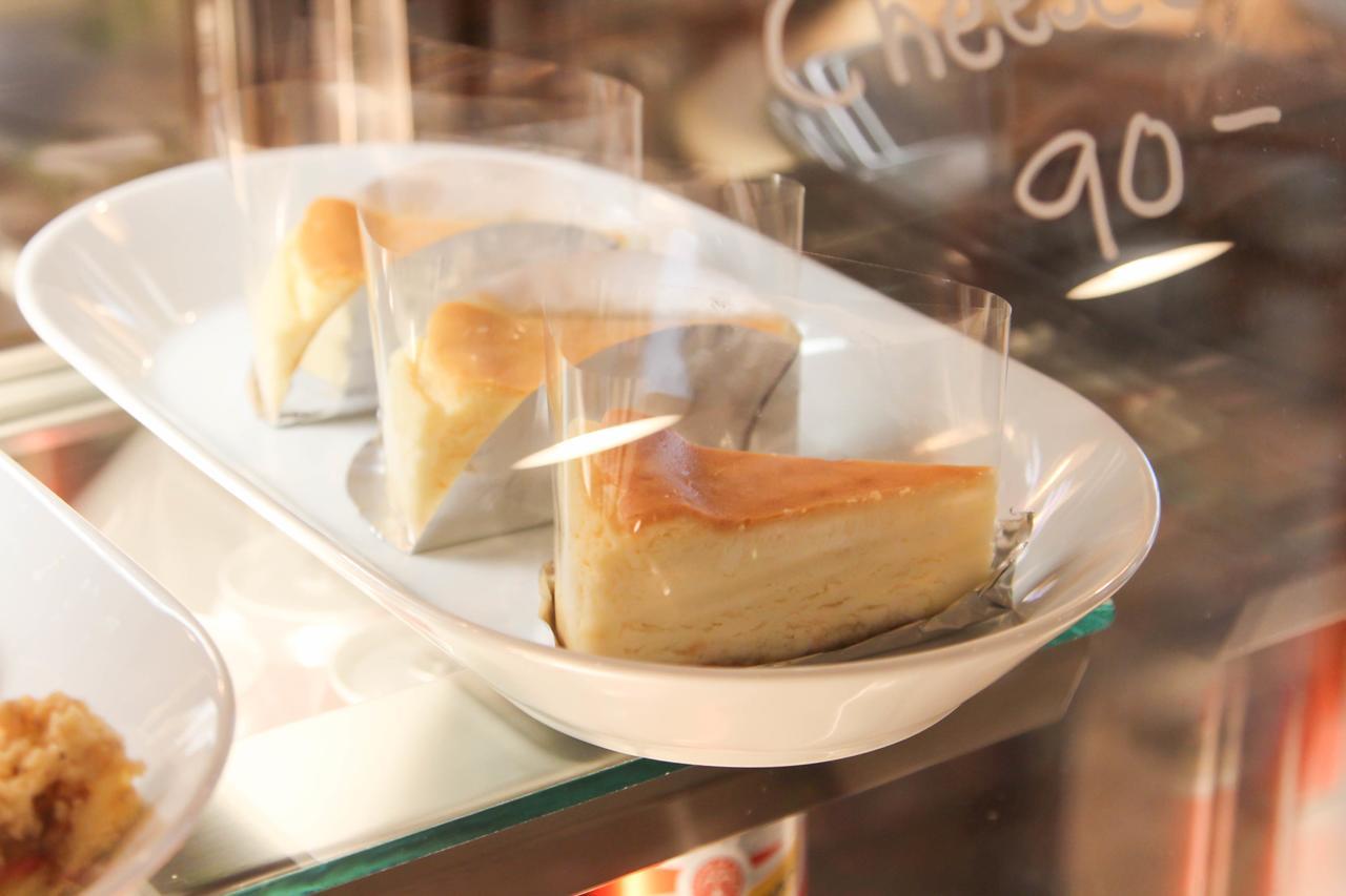 Thonglor Travellers Hostel And Cafe Bangkok Bagian luar foto