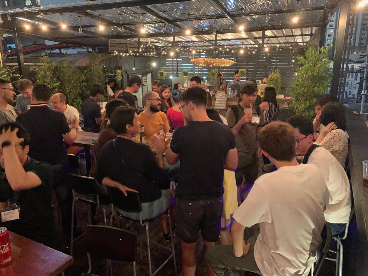 Thonglor Travellers Hostel And Cafe Bangkok Bagian luar foto