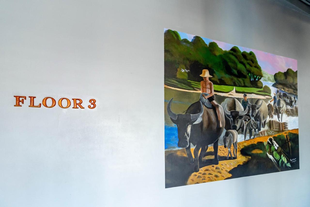 Thonglor Travellers Hostel And Cafe Bangkok Bagian luar foto